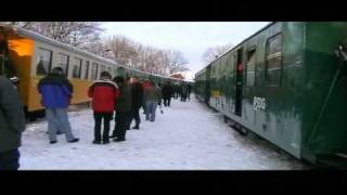 preview picture of video 'Weisseritztalbahn 13.12.2008 Begegnung Eröffnungszug und erster Sonderzug im Bahnhof Malter'