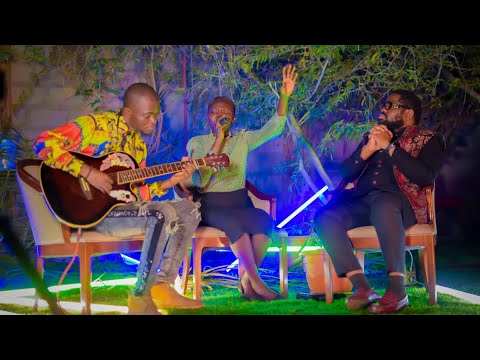 Fr Emmanuel Musongo Ft la Sr Stéphanie muanda Medley Tant que tu donne un chant+me voici tendre ami