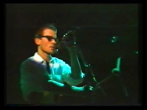 Lars H.U.G.  "Vent" ( Venter på nogen) - live