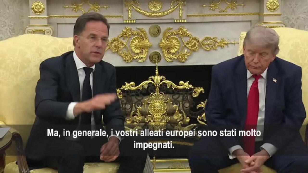 Rutte mostra grafici per elogiare Trump: Grazie a lui 200mila posti di lavoro in più negli Usa