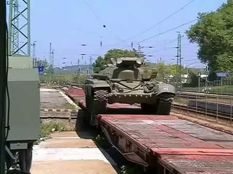 T-72-es harckocsik berakása Tata 2007.