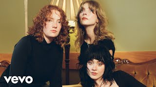 Folk Bitch Trio – Moth Song