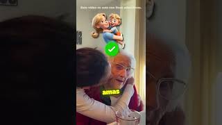 Estos Loros Intentaban Quitarle Algo Del Rostro… Y Pasó Esto 😱🦜 thumbnail