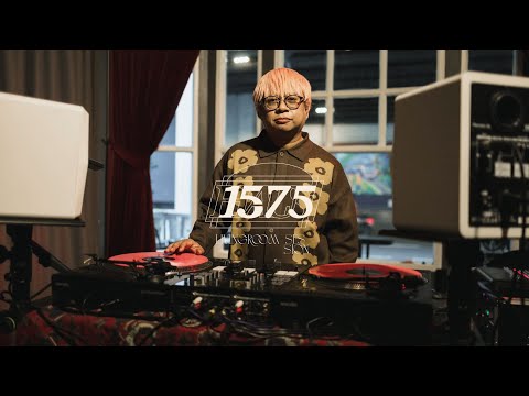 1575 Livingroom Session by Tuche` (RnB, HipHop, Pop/Funk)