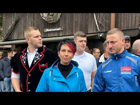 Stolze Gotte des Sieger-Munis „Tineli“