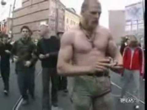Friki aleman bailando techno