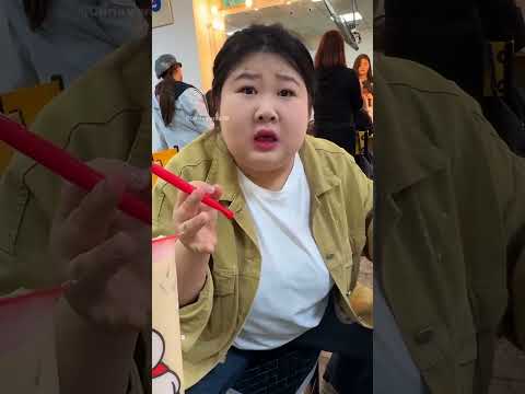 رسم البوبا على الكوباية بدل ما يجيبها!🧋😳