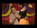 ප්‍රසිද්ධ නිළියක් සජීවී වැඩසටහනක් අත