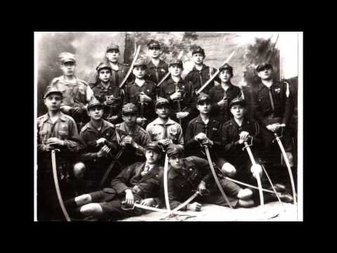 Płonie ognisko i szumią knieje...