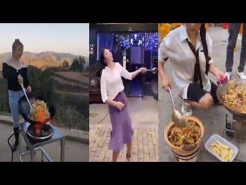 skilled girl Cooking Shrimp Curry Spicy with Bell peppers for Food-Survival skills Anywhere Ep#2022