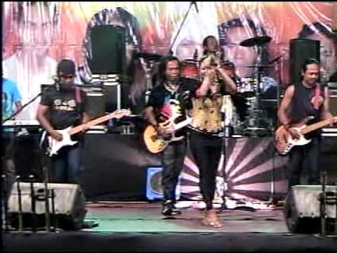 menanti janji LILIinN HERLINI.