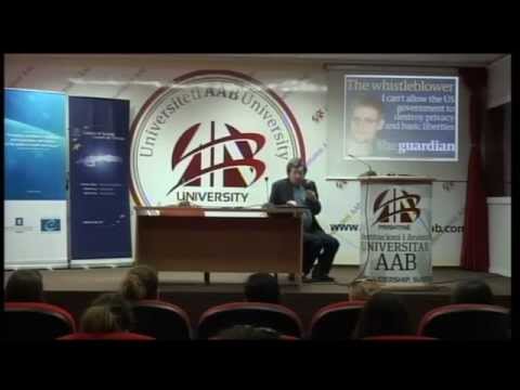 David Leigh, ligjeratë për studentë në Universitetin AAB