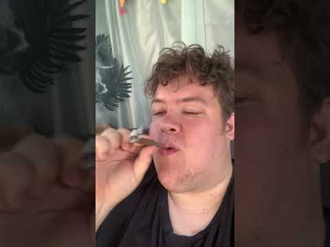 #rawlife #stonersonly #raw #high #medicaldrugs #baked #hemphealing #medicalmarijuanas #rollup #