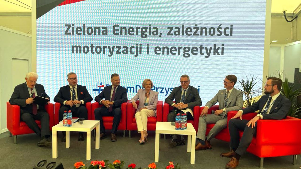 Forum Ekonomiczne w Karpaczu , Panel:„EURO7, zielona energia, zależności motoryzacji i energetyka.”
