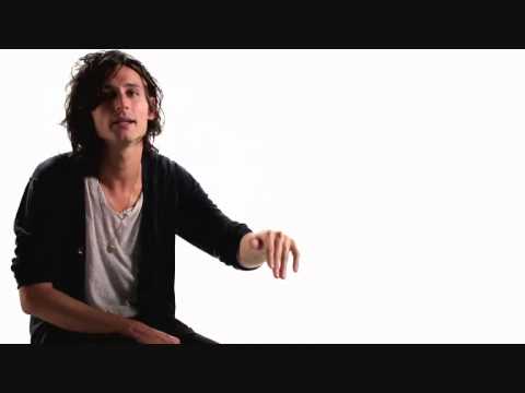 TDK Chronicles - The Strokes- Nick Valensi speaking french