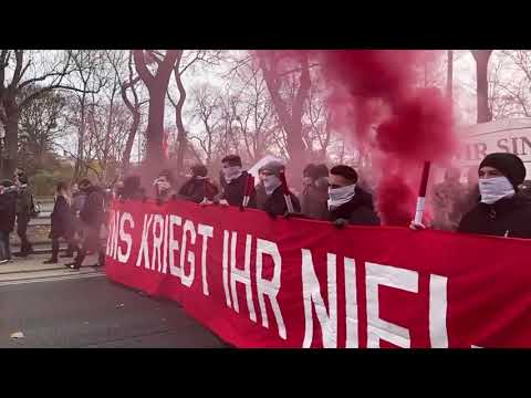 Wien demonstriert gegen C - Massnahmen 04.12.21