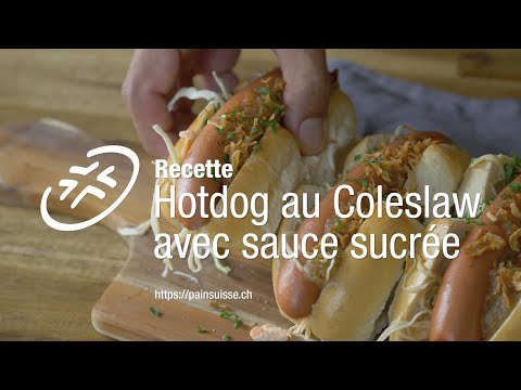 Hotdog au Coleslaw avec une sauce sucrée