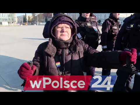 Prowokatorzy na posterunku! Szczurek, Augustynek, Komosa zakłócają miesięcznicę smoleńską