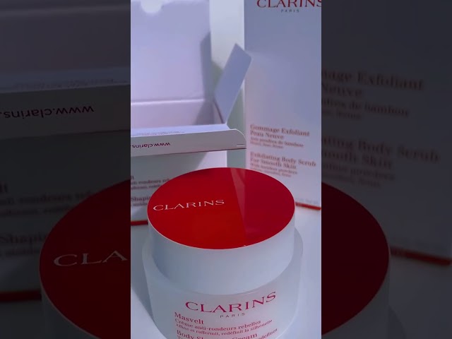 Vídeo relacionado con Clarins 200ml Exfoliating Body Scrub for Smooth Skin (with bamboo powders, softens, smoothes and firms)