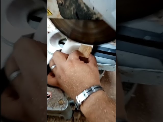 Vídeo relacionado con Lunexus Cruz de madera de olivo de 18,5 cm, hecha a mano en Belén, bendecida con certificado de consagración, cruz de mesa cristiana con soporte, regalo para bautizo, comunión, confirmación, cruz