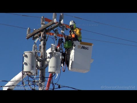 Crews Restoring Power and Blizzard Clean Up, Plymouth MA - 1/30/2022