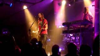 Riverside in USA  &quot;Stuck Between&quot;