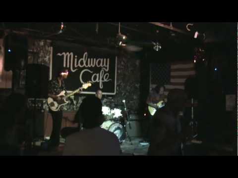 Tsunami of sound at Midway Cafe Munsters.MPG