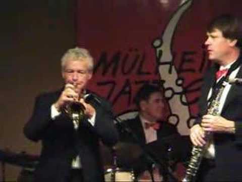 Harbour Jazzband plays 'Shake It And Break It'