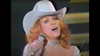 Dottie West &quot;You&#39;re Not Easy to Forget&quot; Great Live Version with orchestra. Written by Tom Snow. AOR