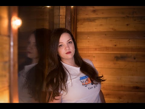 No Portão - Ariel Letícia
