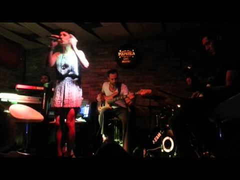 Arzu AKDAŞ - Paprika Live Performance - Ben Şarkımı Söylerken