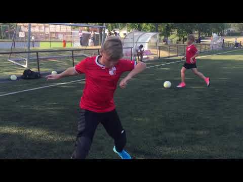 Training U12 Slalom mit Körpertäuschung