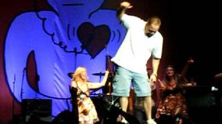 Michael Franti and Spearhead &quot;Shake It&quot; dance