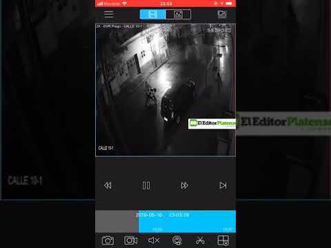 Mirá cómo una chica intenta escapar corriendo de un sujeto que se movilizaba en moto. Ocurrió anoche en 10 y 58