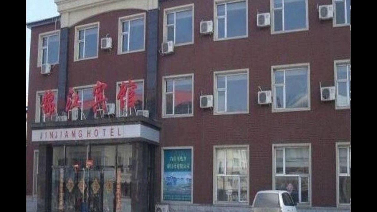 Immersive street-level walking tour through Baishan Hunjiang, China, showcasing authentic urban landscapes, local architecture, and the vibrant atmosphere of the city's neighborhoods