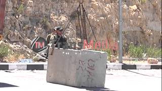 الاحتلال يغلق المدخل الغدبي لمدينة الخليل بالمكعبات الاسمنتية ١٥-٦-٢٠١٤