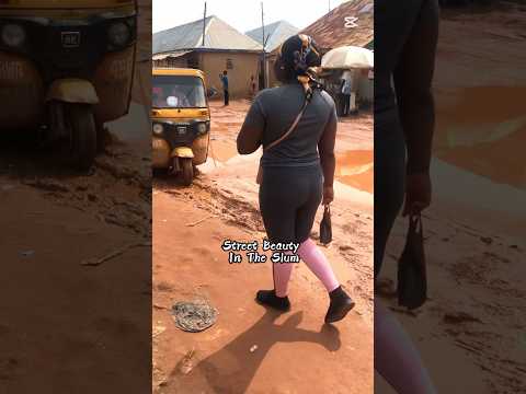 Street Beauty In The Slum 🤯 #walkafrica #streetlife #slumlife