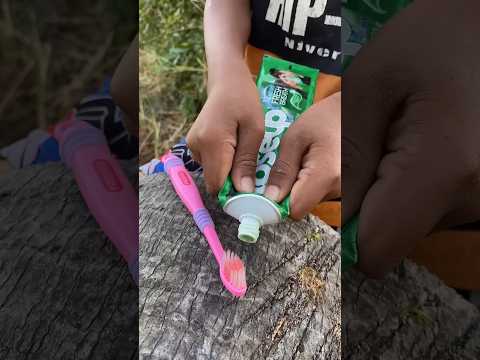 Survival Skills: SMART idea and USEFUL with toothpaste #bushcraft #camping #outdoors#2111.