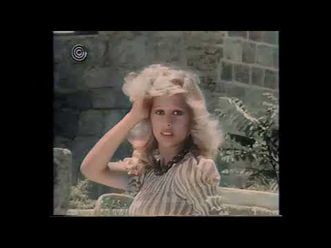 Pnina Rosenblum-19פנינה רוזנבלום בתצוגת אופנה ברחוב של פנינוש ועוד מישהי מ-73