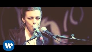 Musik-Video-Miniaturansicht zu Senza essere Songtext von Rachele Bastreghi