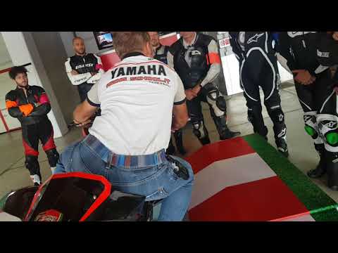 Roberto Locatelli insegna la corretta posizione di guida- Simulatore moto - Motorcycle simulator