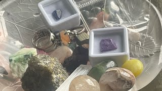 แกะพัสดุหินกันนน