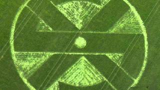 Crop circles: Stonehenge, Winterbourne Stoke, Wiltshire, UK 20 June 2011