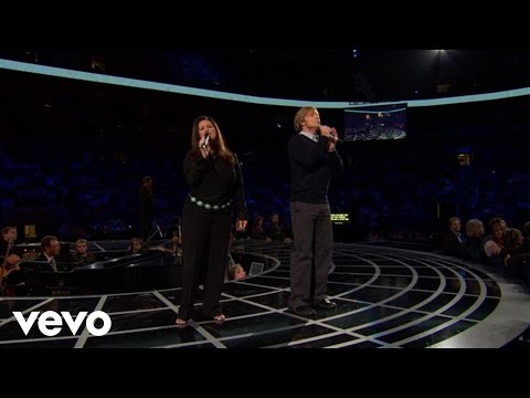 Reggie & Ladye Love Smith - You Raise Me Up (Live)