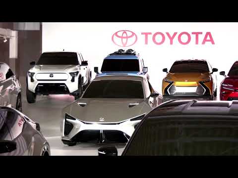 トヨタ自動車、収益悪化で生産目標を引き下げ (Toyota cuts output target as profits tumble)