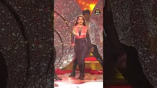 Madhuri Dixit __ Tamma Tamma Loge | Lux Golden Awards | Madhuri Dixit Performance 01