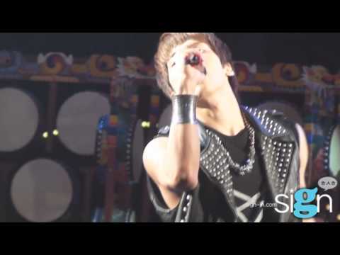 [fancam] 110804 SHINee Jonghyun sticks out tongue + sexy wave @ World Percussion Festival