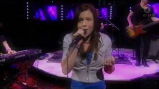 Amy Diamond - Graduation Song (Live Nyhetsmorgon 2007)
