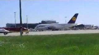 preview picture of video 'Lufthansa A380 Hannover Langenhagen HAJ 03.06.2010 Pause'