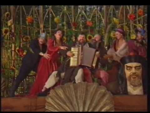 IDZIE NOWE, DZIADZIE ... Kapota.wmv